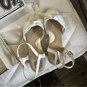 SAS White Sandals with Sleek Straps and Adjustable Buckles